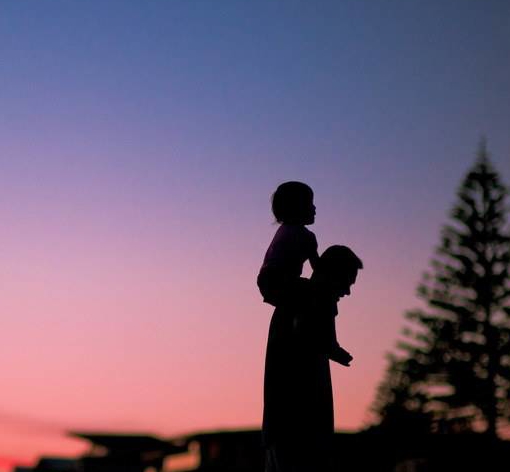 父女冤结何时了？怨女变孝女的华丽转身