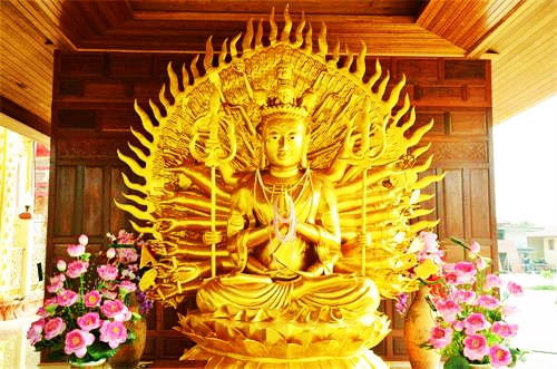 观音大悲加持法会金光耀眼，佛法真实不虚