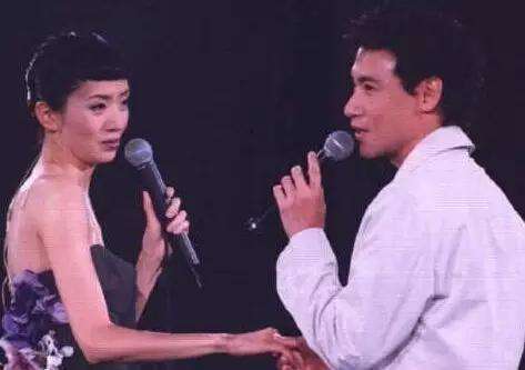 她是亚洲歌坛的巨星，却无缘遇上真佛法