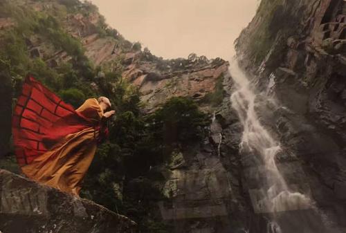 笑着低头 ，是一种格局