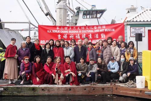 洛杉矶第三世多杰羌佛文化艺术馆举行慈悲放生活动