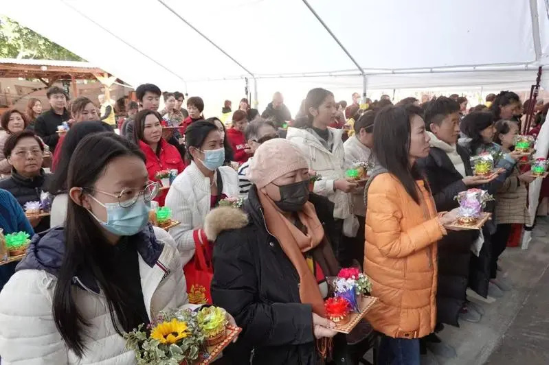 世界佛教总部、圣迹寺 为新年祈福