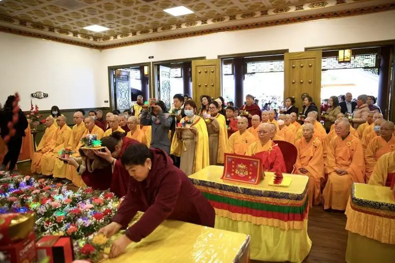 世界佛教总部、圣迹寺 为新年祈福
