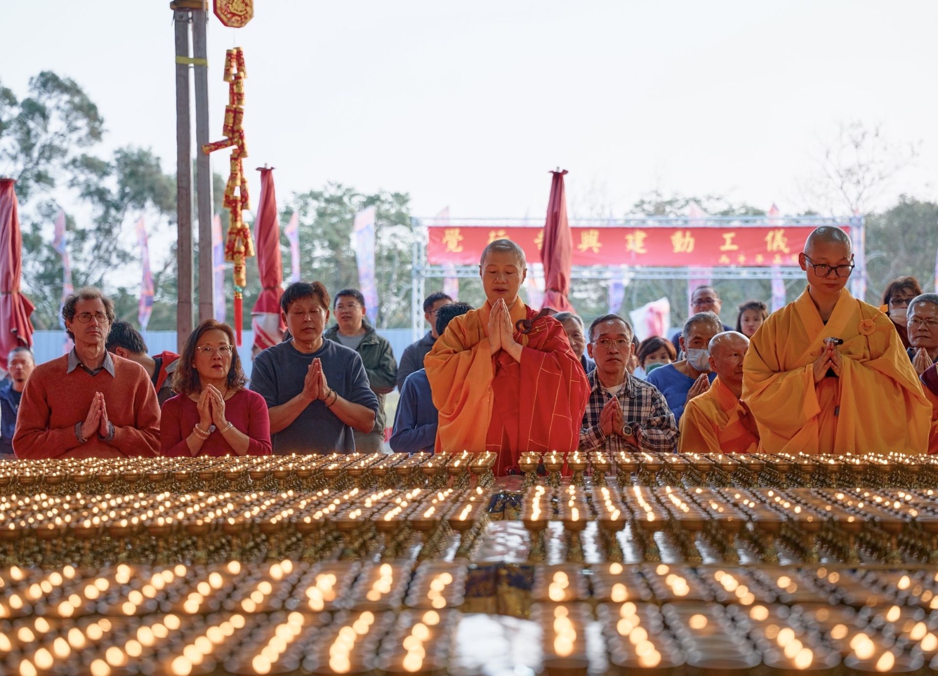 迎新春! 万灯供佛觉行圆满 初六觉行寺庆动工祈福