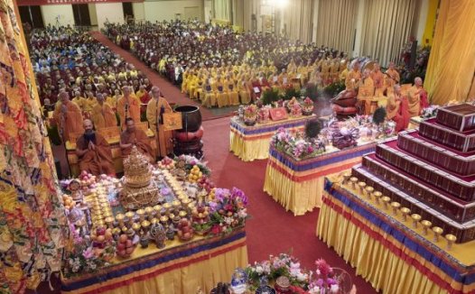 恭迎南无第三世多杰羌佛佛诞法会 圣典传世,百人献供,祈祷世界吉祥昌盛