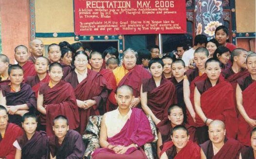 H.E.唐东迦波菩萨