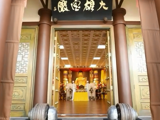 旺扎上尊展显金刚力 在圣迹寺提起千斤拦殿金刚杵