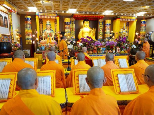 圣迹寺汇聚慈悲愿力 诵持《阿弥陀经》为苦难众生祈福