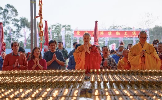 迎新春！ 万灯供佛觉行圆满 初六觉行寺庆动工祈福